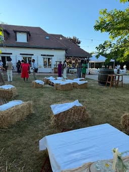 Aménagement extérieur pour événement champêtre — photo publiée par Sandra Le Foll